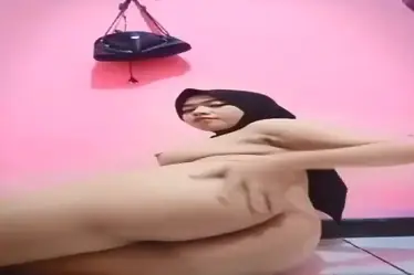 Bokep Jilbab Colmek Sambil Nunggu Pacar Datang Sange